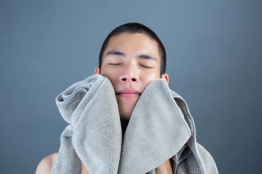 manfaat mengompres wajah dengan air hangat