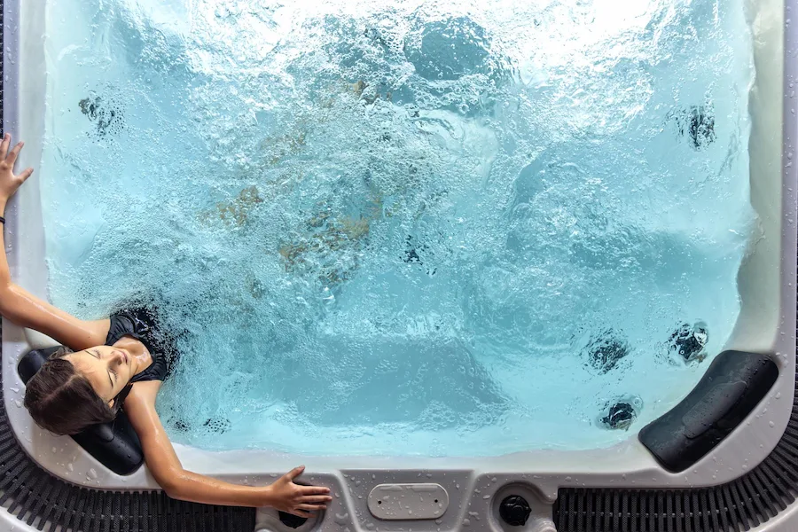 bathtub jacuzzi