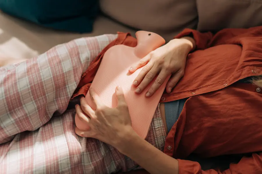 Kompres Air Hangat untuk Asam Lambung, Benarkah Bisa Membantu Meredakan Keluhan?